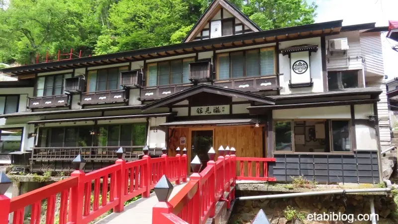 銀山温泉の滝見館