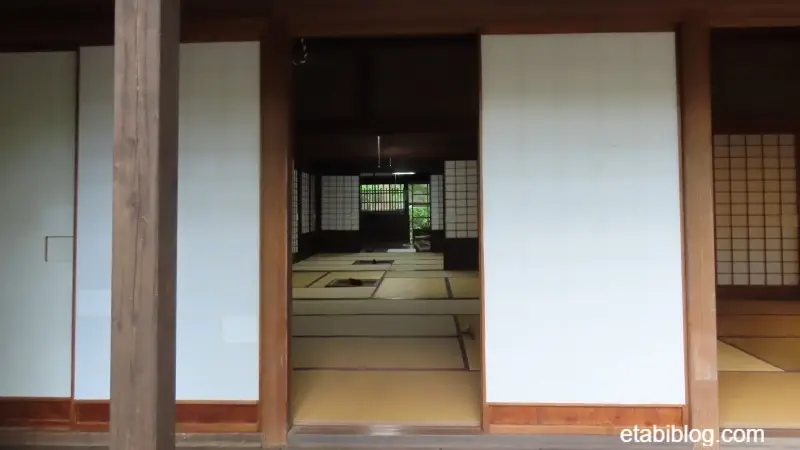 小野田家の屋敷内