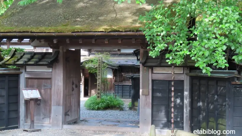 青柳家の屋敷の入口