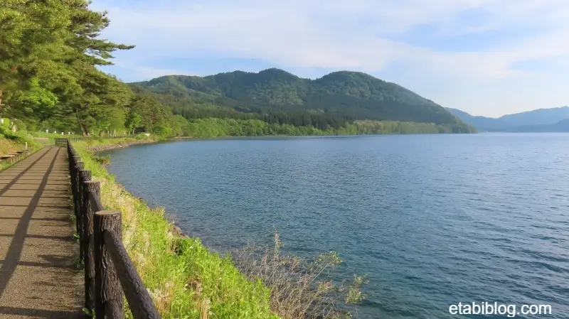 田沢湖湖畔の景色