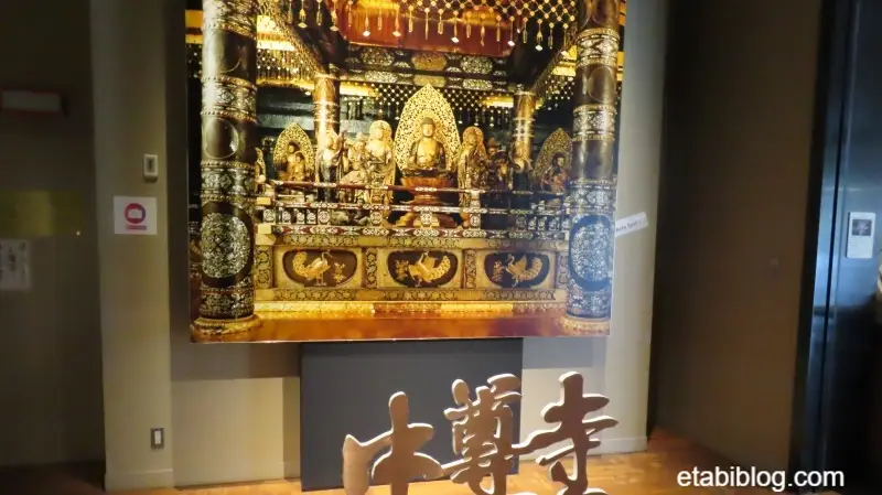 中尊寺で撮影できる金色堂パネル