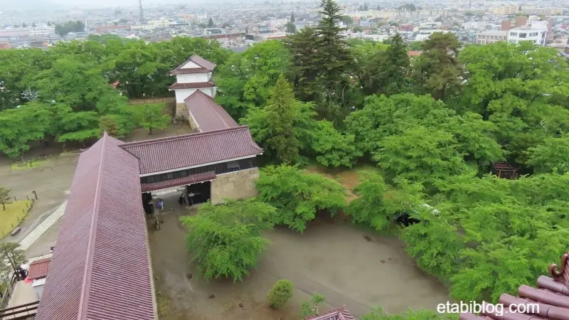 鶴ヶ城天守閣最上階から見える鶴ヶ城公園