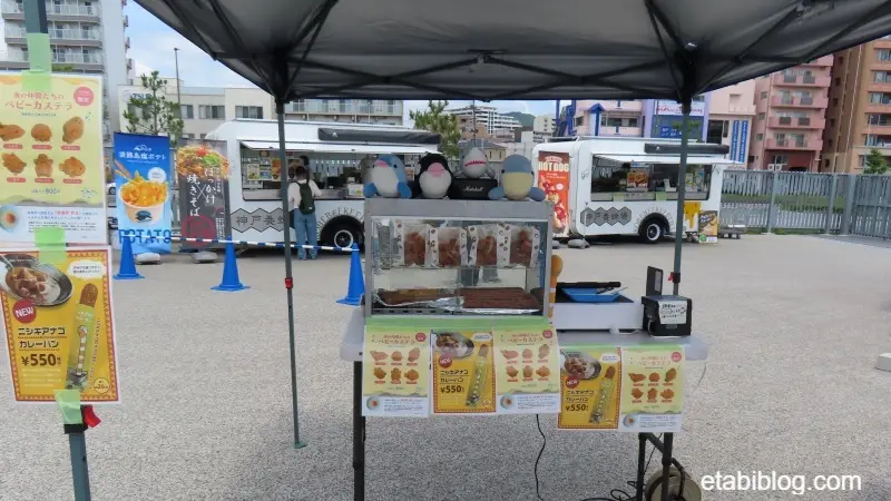 ベビーカステラ販売中のテント
