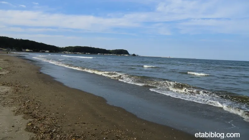 網走海鮮市場前のオホーツク海の砂浜