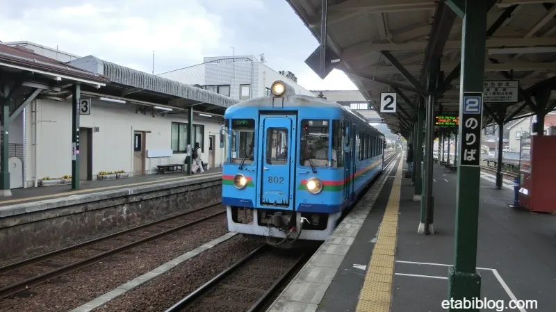 ローカル鉄道の駅と列車