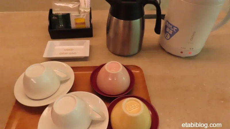 蔵王国際ホテルの客室のポットやカップ