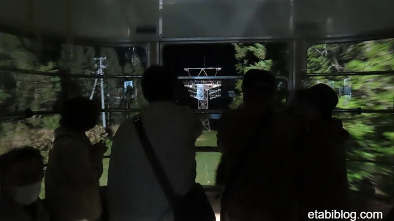 夜に運転中の雫石ロープウェー