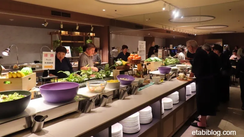 メルキュール裏磐梯の夕食ビュッフェ風景