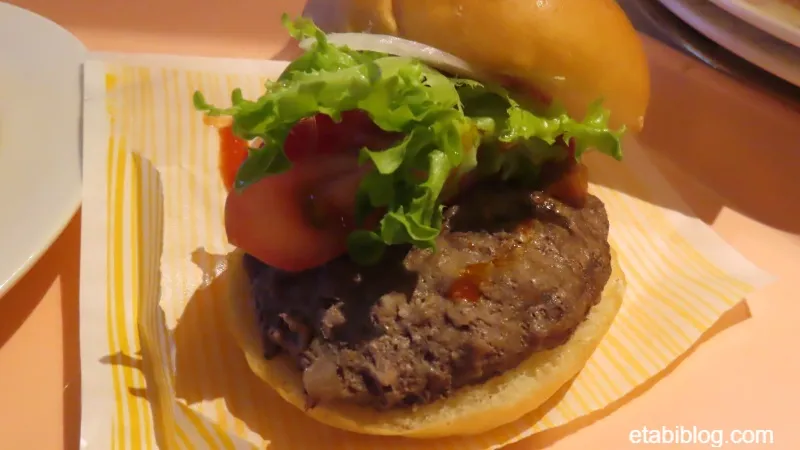メルキュール裏磐梯の夕食ビュッフェのビーフバーガー
