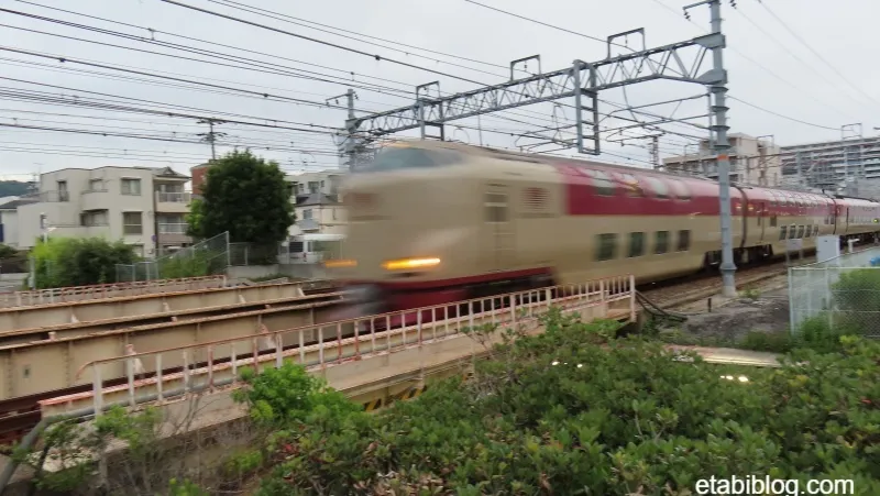 疾走する寝台特急サンライズ