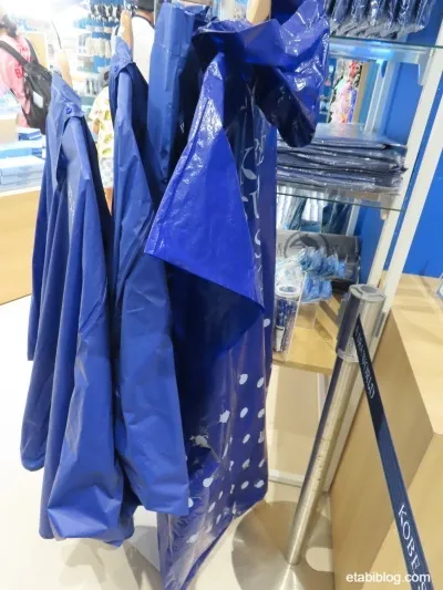 須磨シーワールドお土産ショップで売られているポンチョ